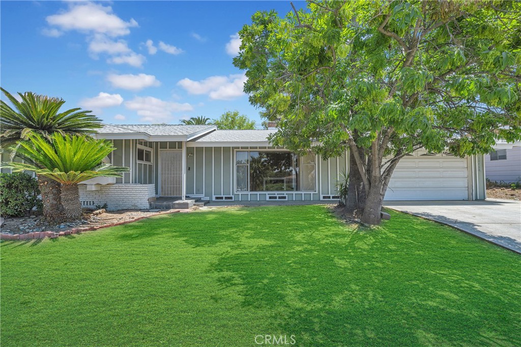 20468 College Boulevard Property Photo 1