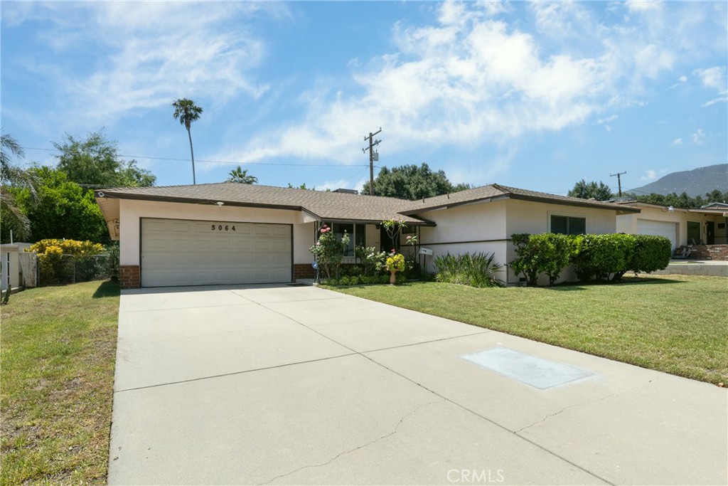 5064 N Berkeley Avenue Property Photo 1