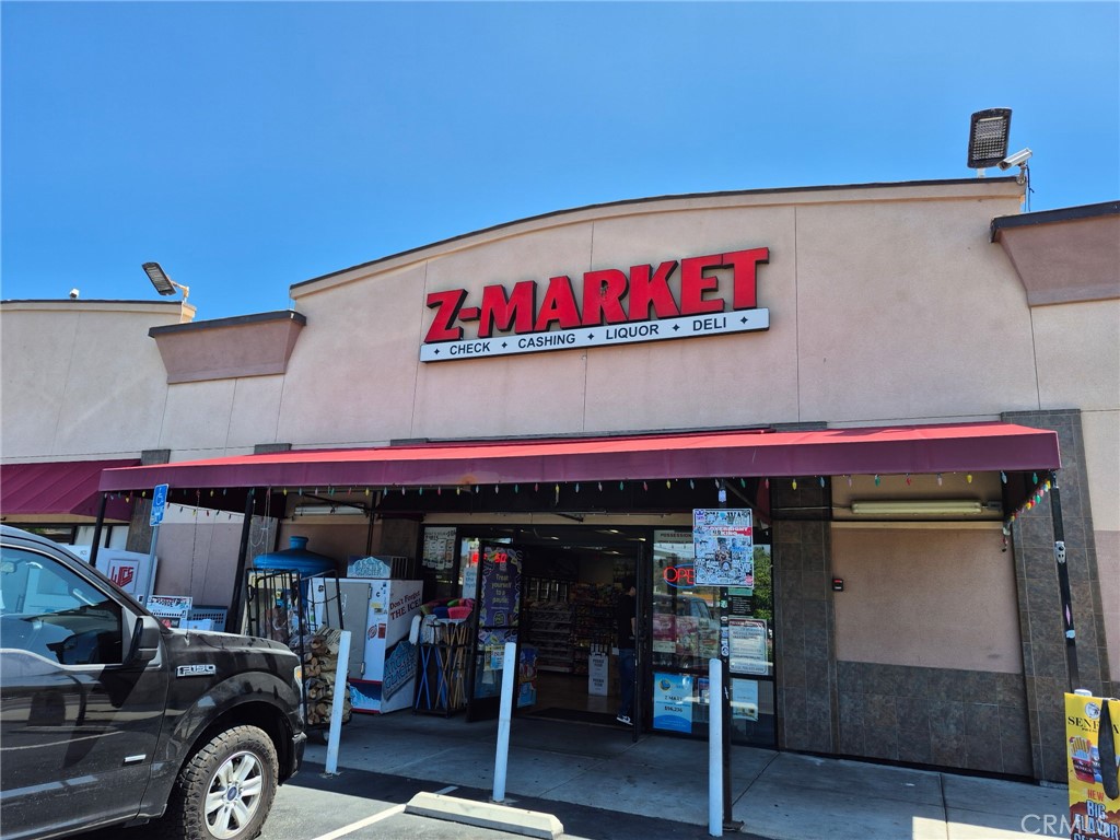 3200 Mission Avenue Property Photo 1