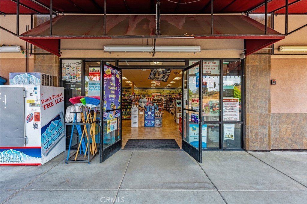 3200 Mission Avenue Property Photo 9