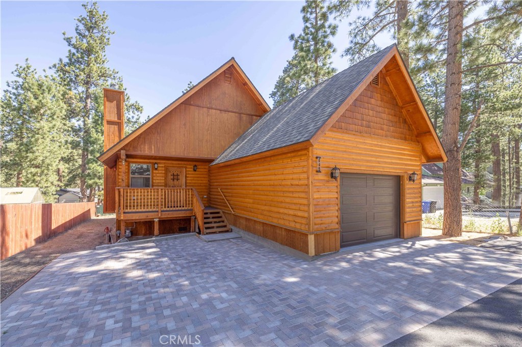 645 Booth Way Property Photo 1