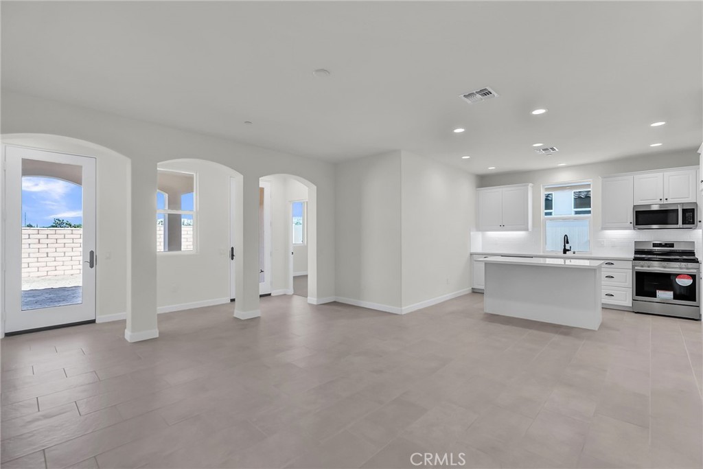 7432 Desert Sky Drive Property Photo 4