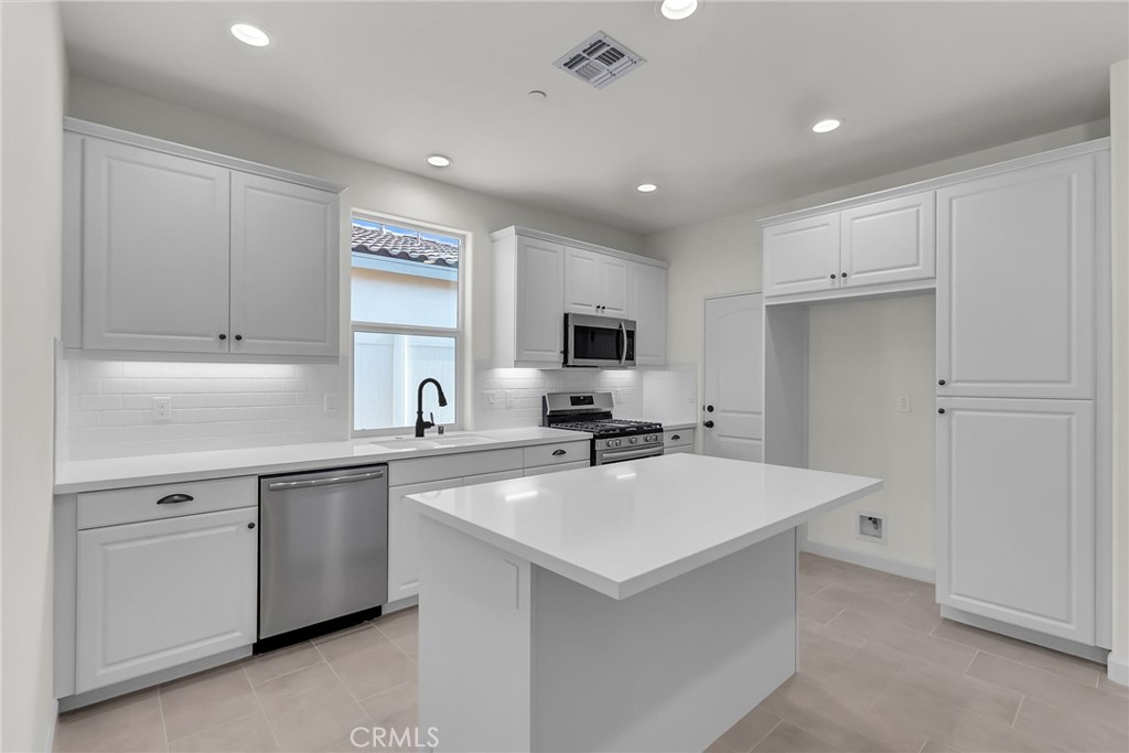 7432 Desert Sky Drive Property Photo 5