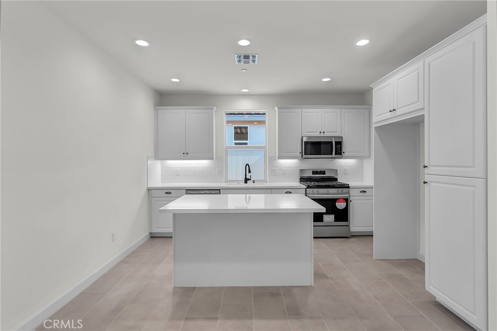 7432 Desert Sky Drive Property Photo 6