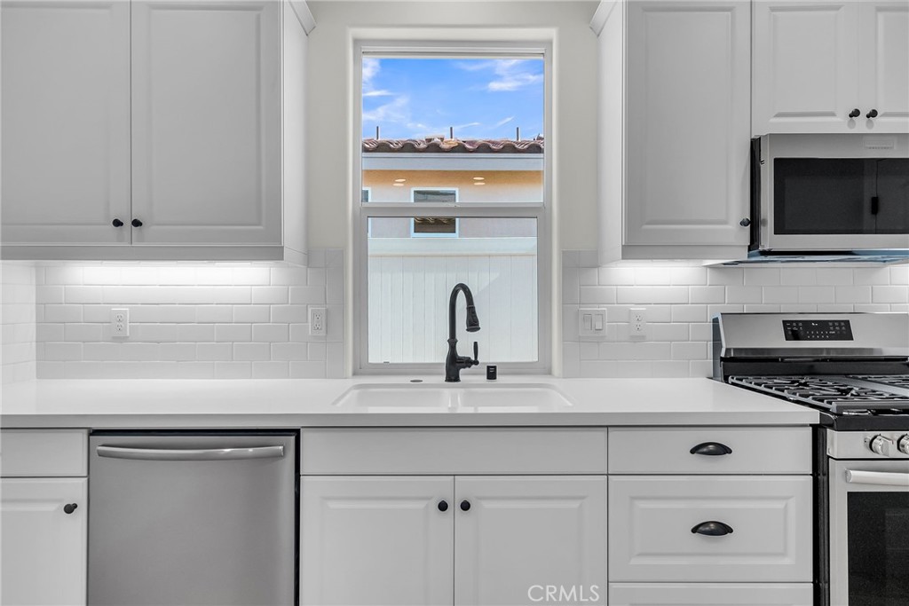 7432 Desert Sky Drive Property Photo 7