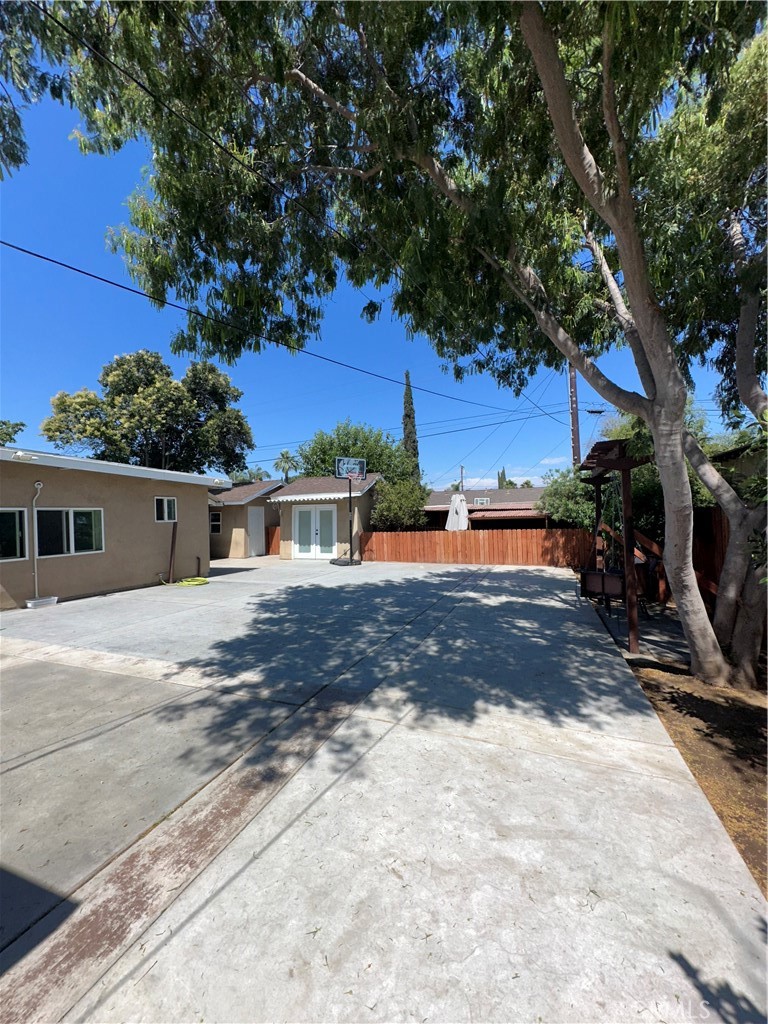 9387 Frankfort Avenue Property Photo 8
