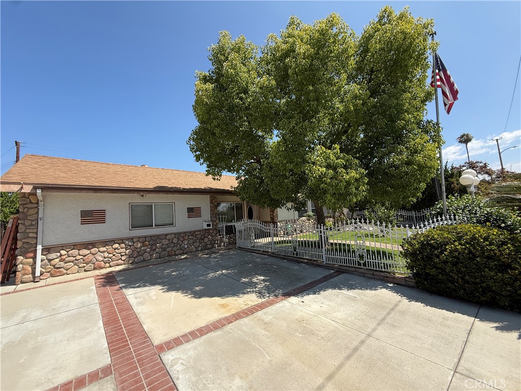 4271 Hines Avenue Property Photo 1