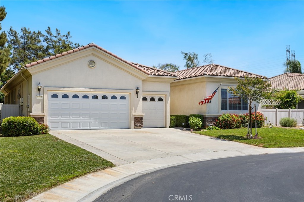 1726 Reyes Lane Property Photo 1