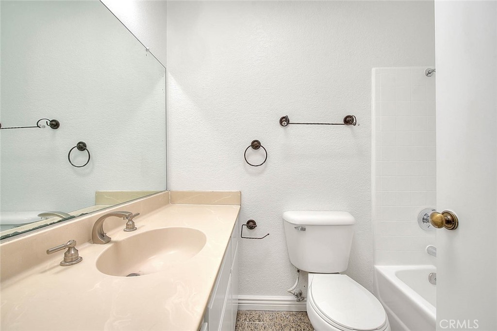 7711 Cartilla Avenue Property Photo 15