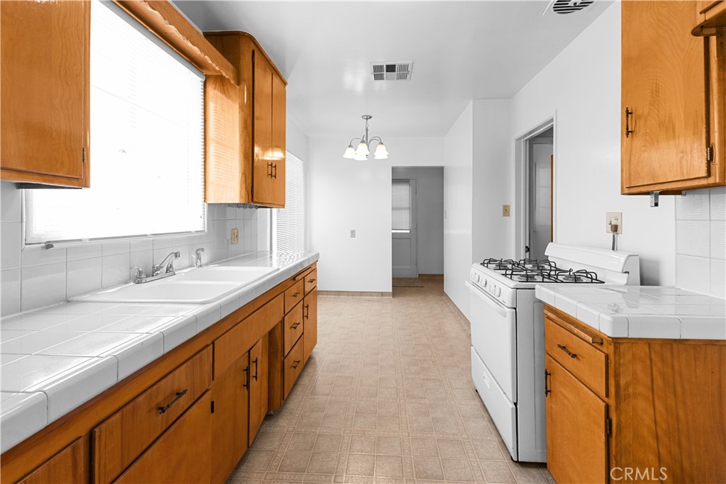 1256 Windsor Drive Property Photo 11