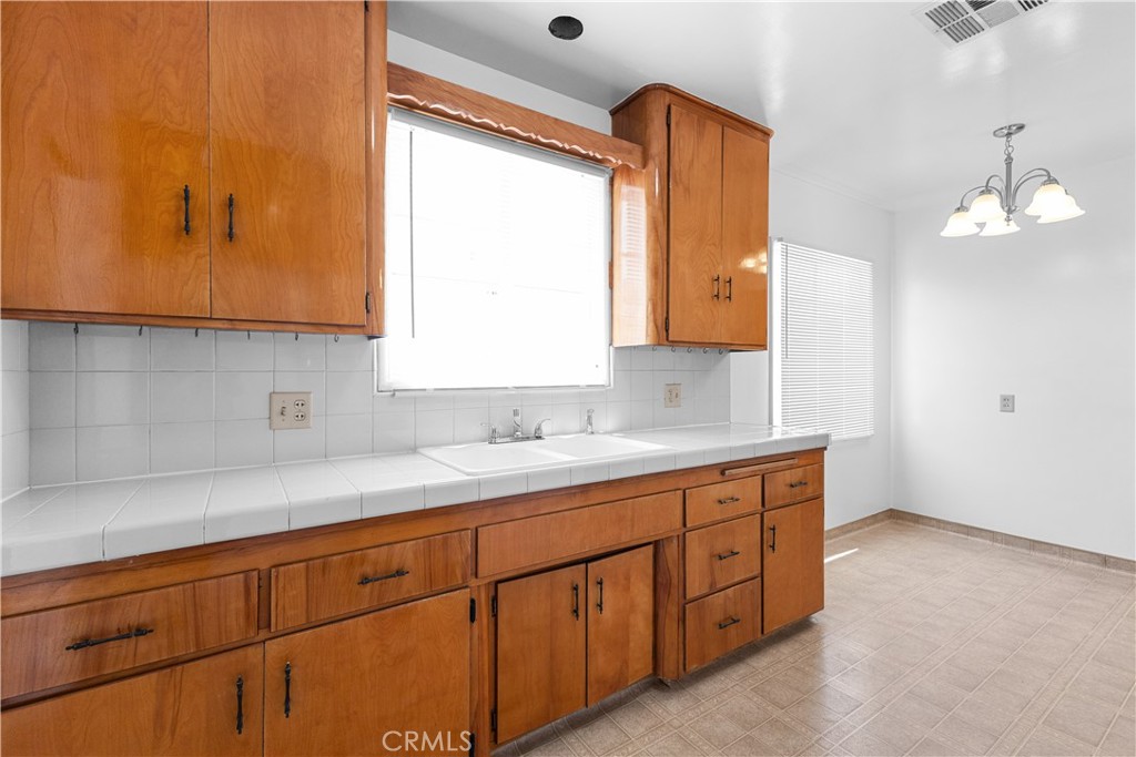 1256 Windsor Drive Property Photo 12