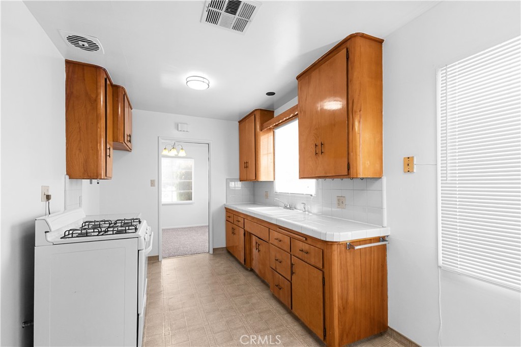 1256 Windsor Drive Property Photo 13