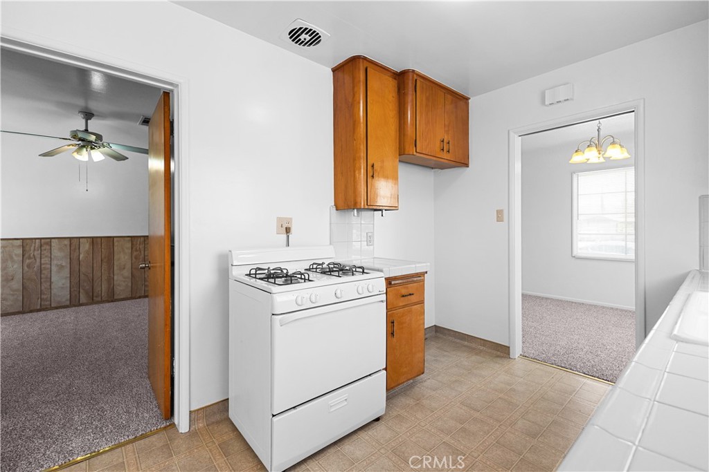 1256 Windsor Drive Property Photo 14