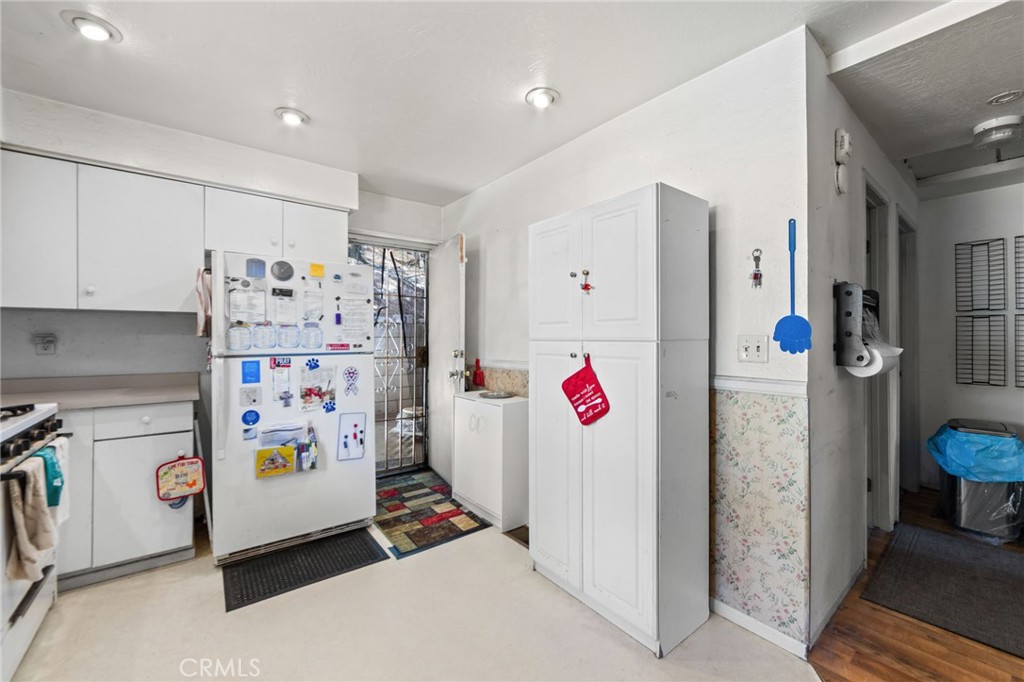 23034 Cedar Way Property Photo 5