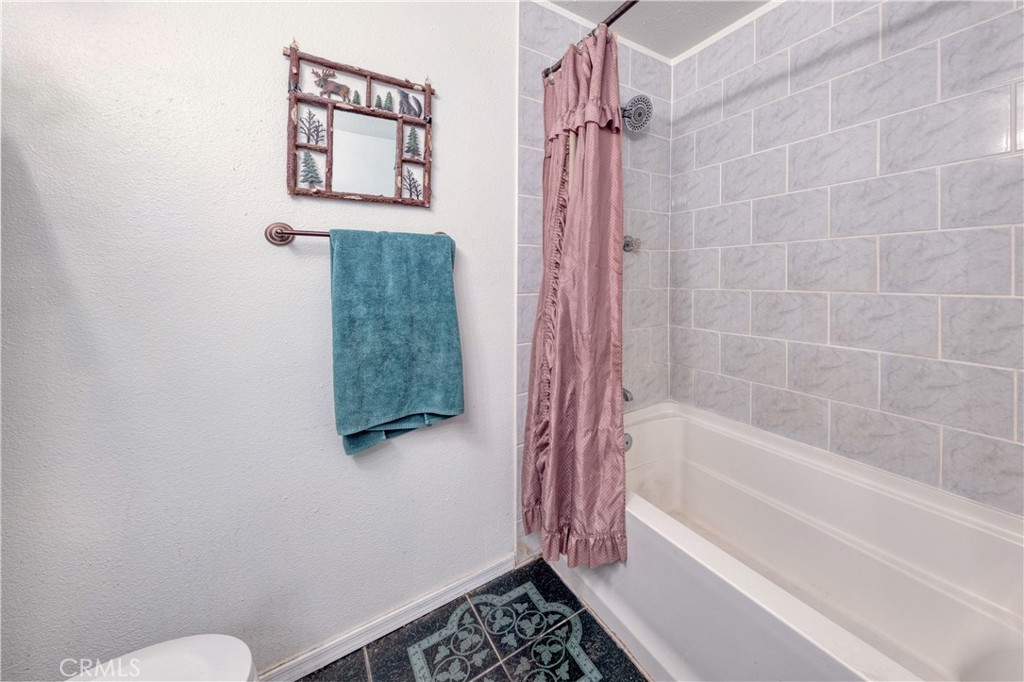 8933 Locust Avenue Property Photo 15