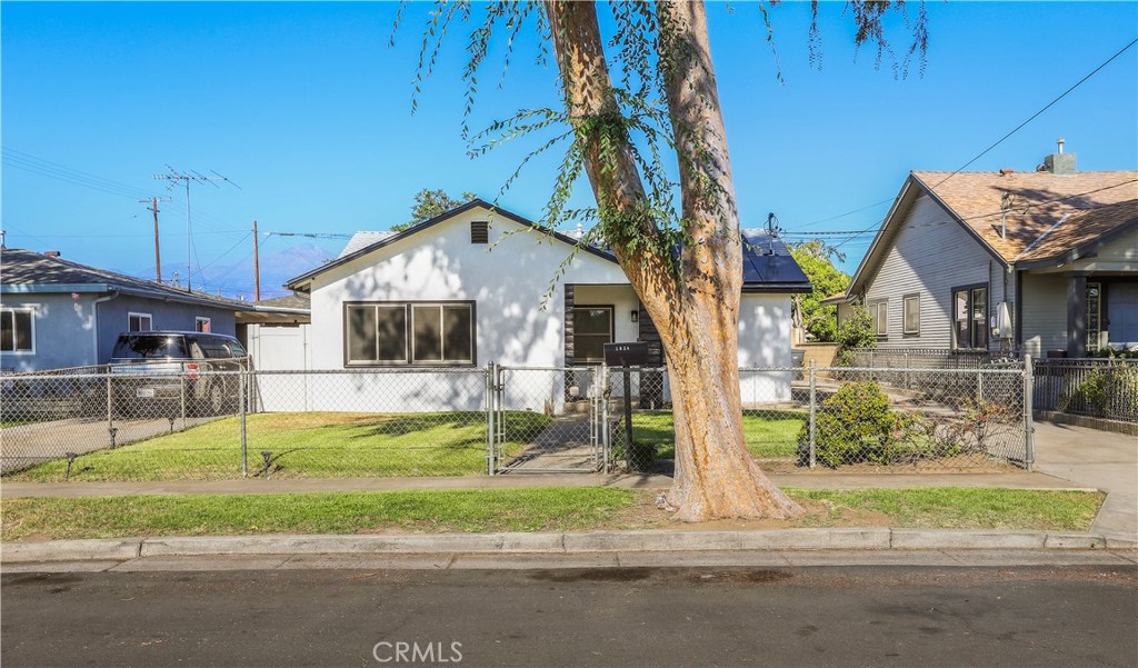 1024 Lawton Street Property Photo 7