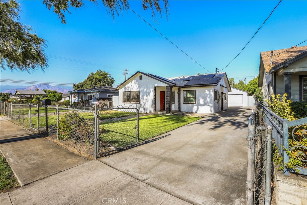 1024 Lawton Street Property Photo 8