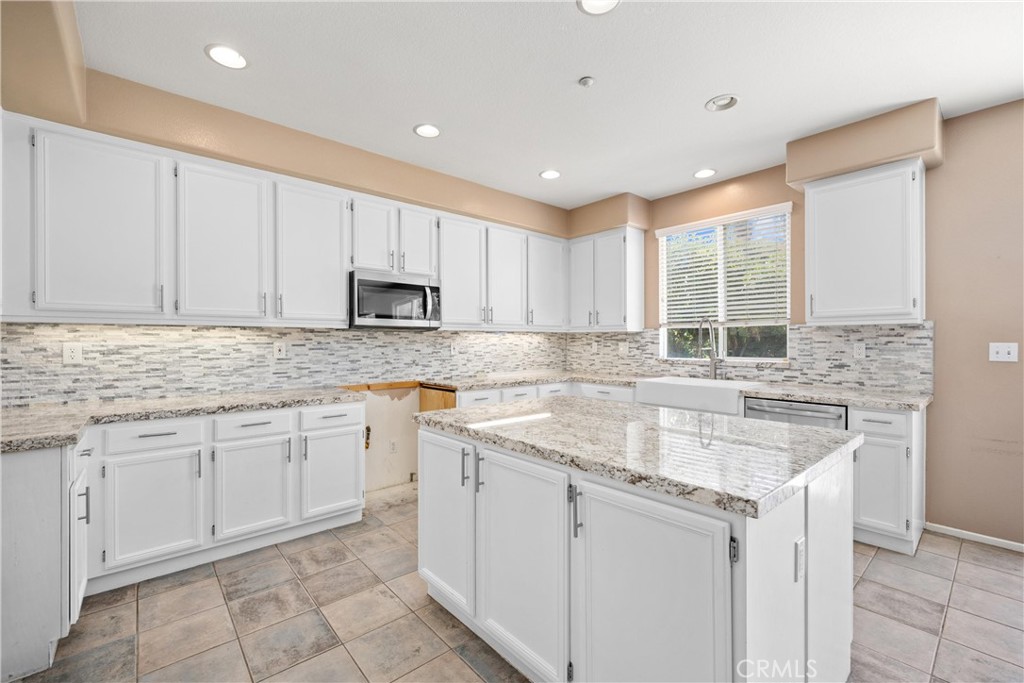 15353 Isabel Lane Property Photo 11