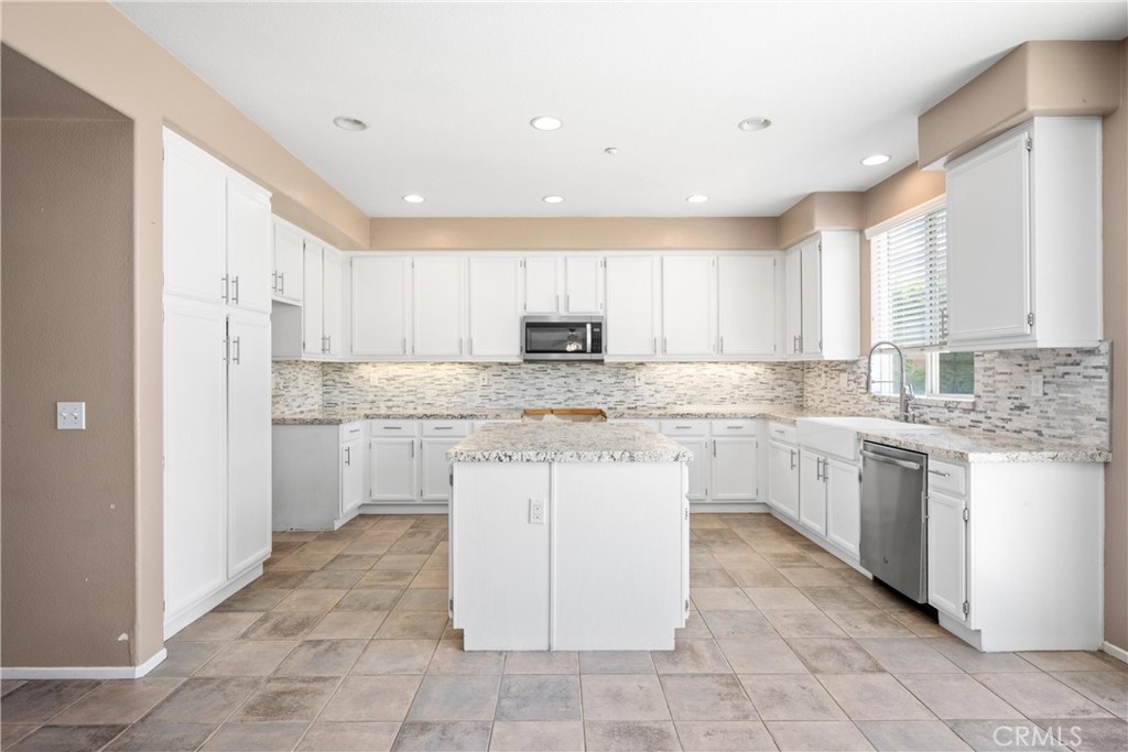 15353 Isabel Lane Property Photo 12