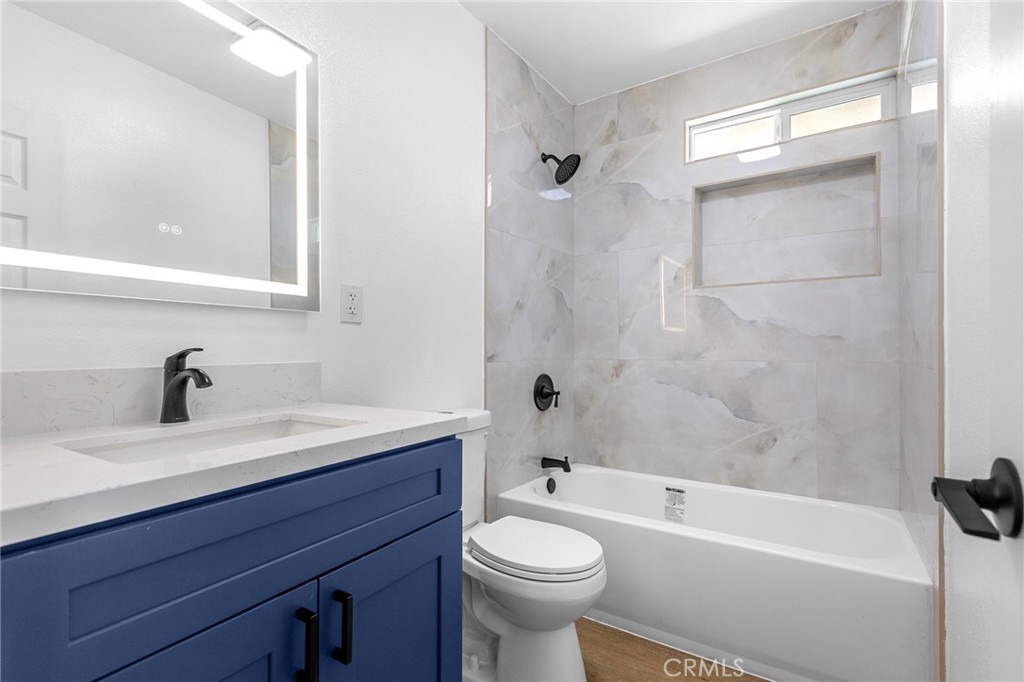 530 E 3rd Street Property Photo 13