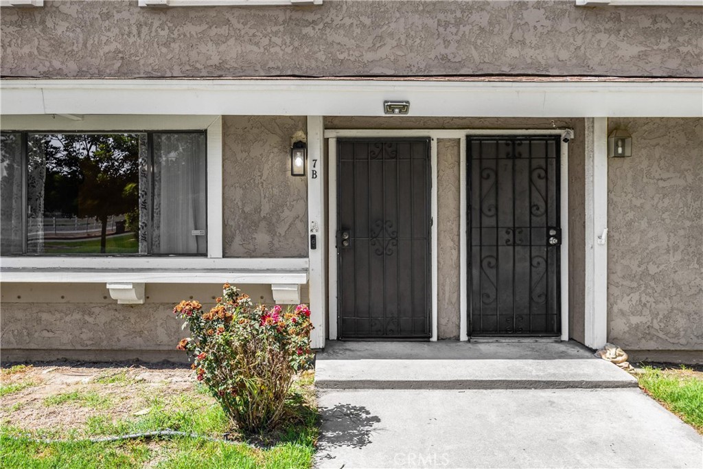 2061 W Redlands Boulevard 7b Property Photo 3