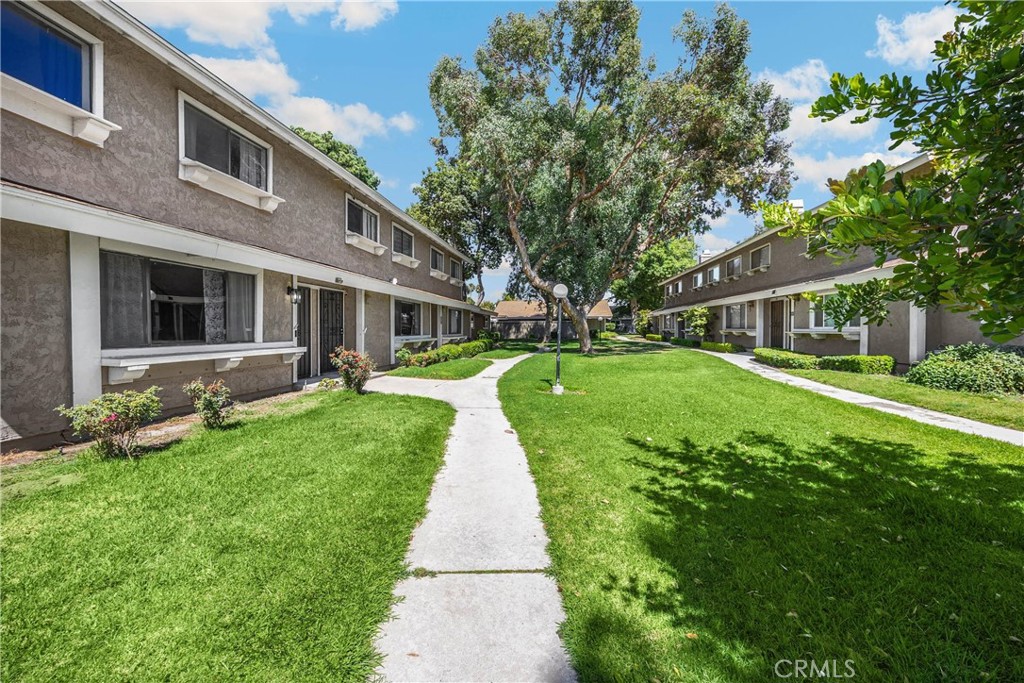 2061 W Redlands Boulevard 7b Property Photo 4