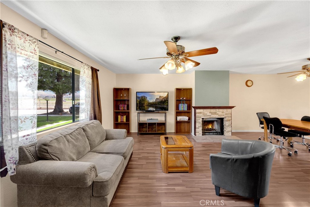 2061 W Redlands Boulevard 7b Property Photo 8
