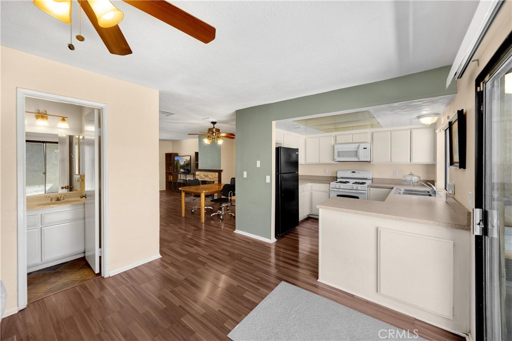 2061 W Redlands Boulevard 7b Property Photo 15