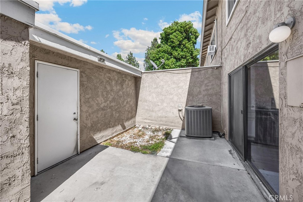 2061 W Redlands Boulevard 7b Property Photo 17