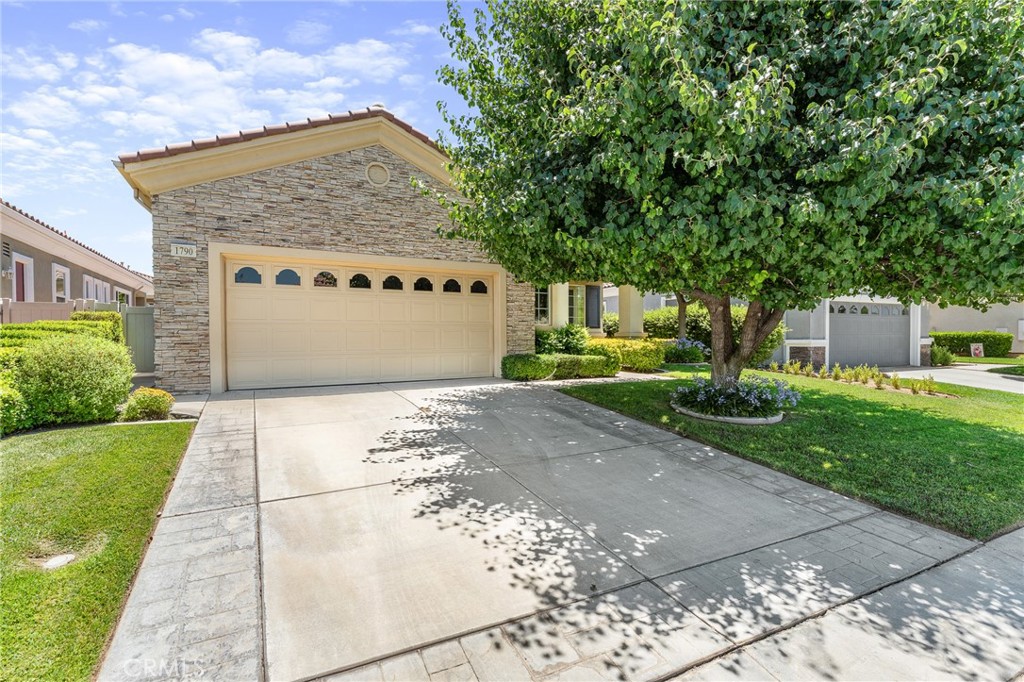 1790 N Forest Oaks Drive Property Photo 1