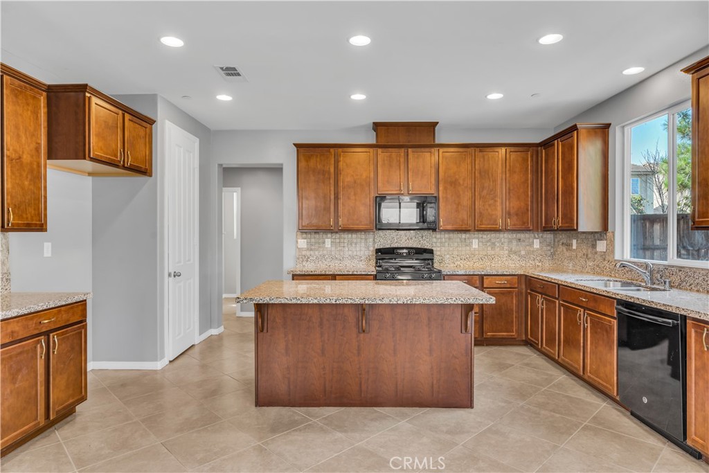 17561 Perilla Drive Property Photo 7