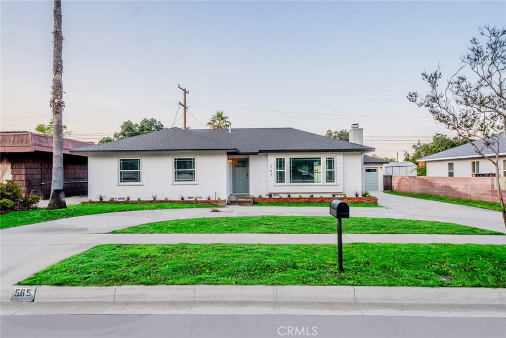 565 E 40th Street Property Photo 1