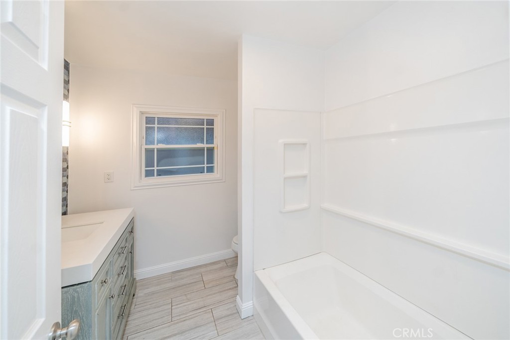 565 E 40th Street Property Photo 11