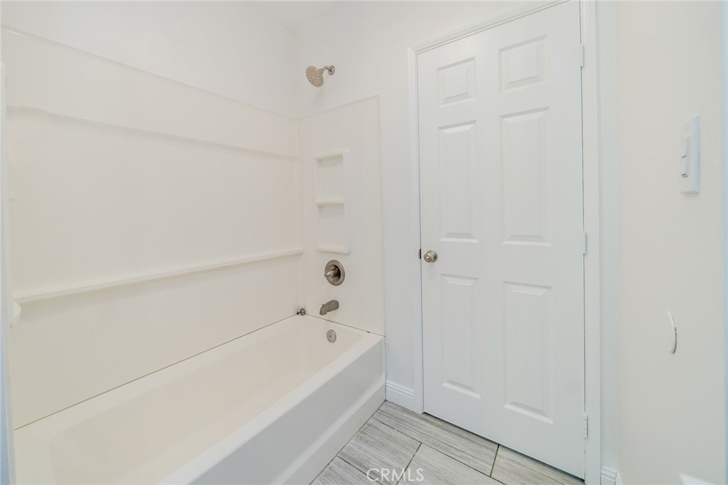 565 E 40th Street Property Photo 13