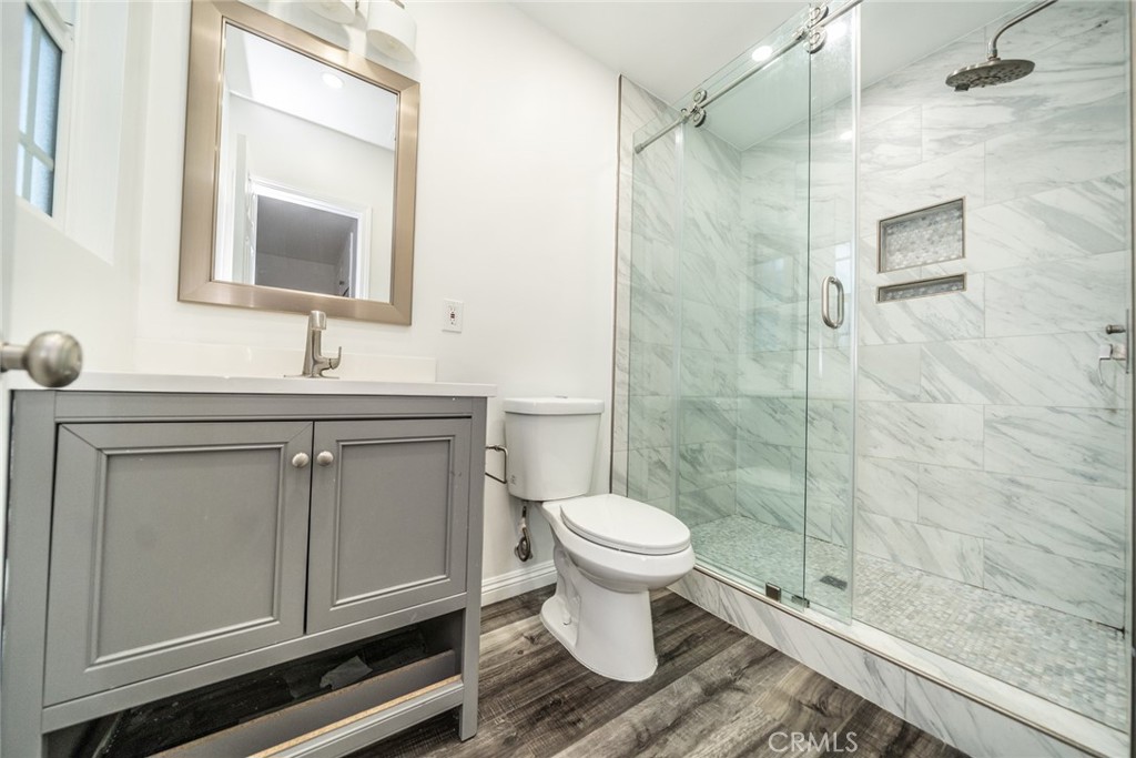 565 E 40th Street Property Photo 16