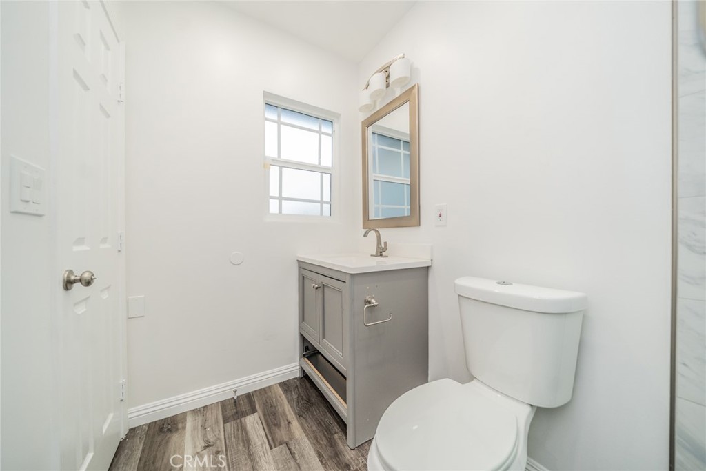 565 E 40th Street Property Photo 17