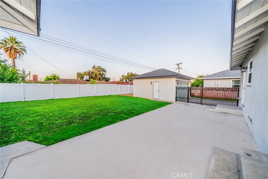 565 E 40th Street Property Photo 19