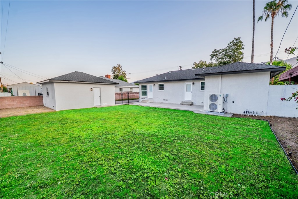 565 E 40th Street Property Photo 20