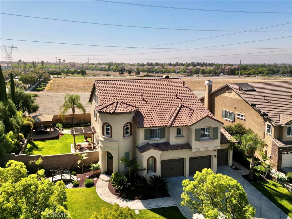 5381 Campania Way Property Photo 4