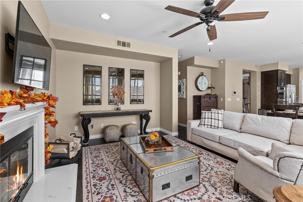 5381 Campania Way Property Photo 13