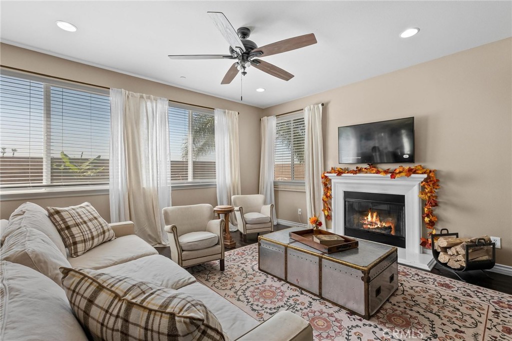 5381 Campania Way Property Photo 14