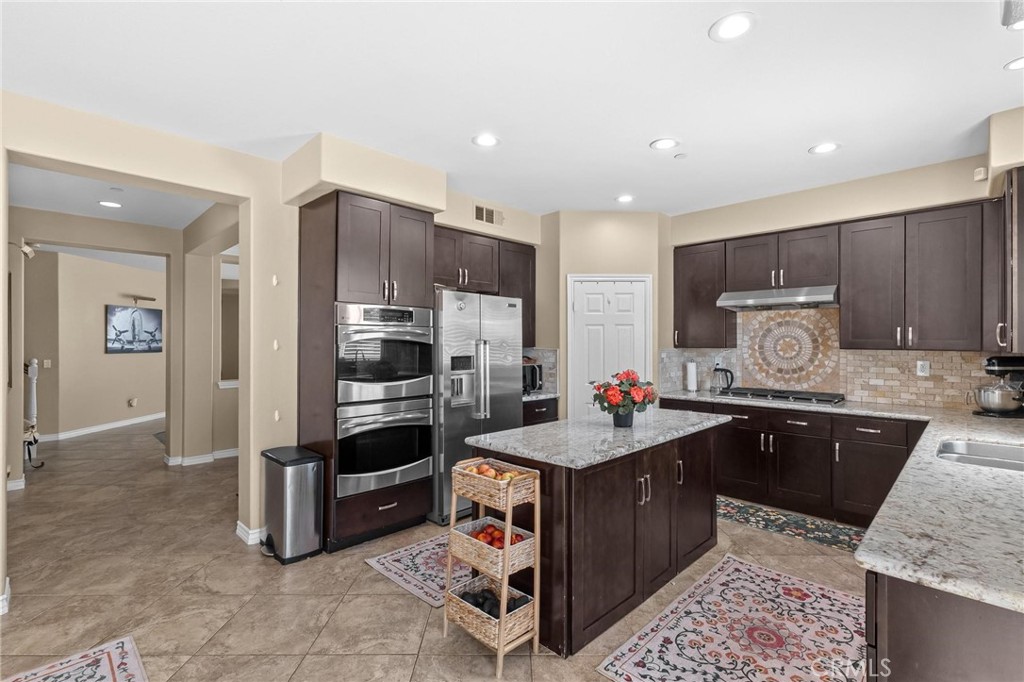 5381 Campania Way Property Photo 17
