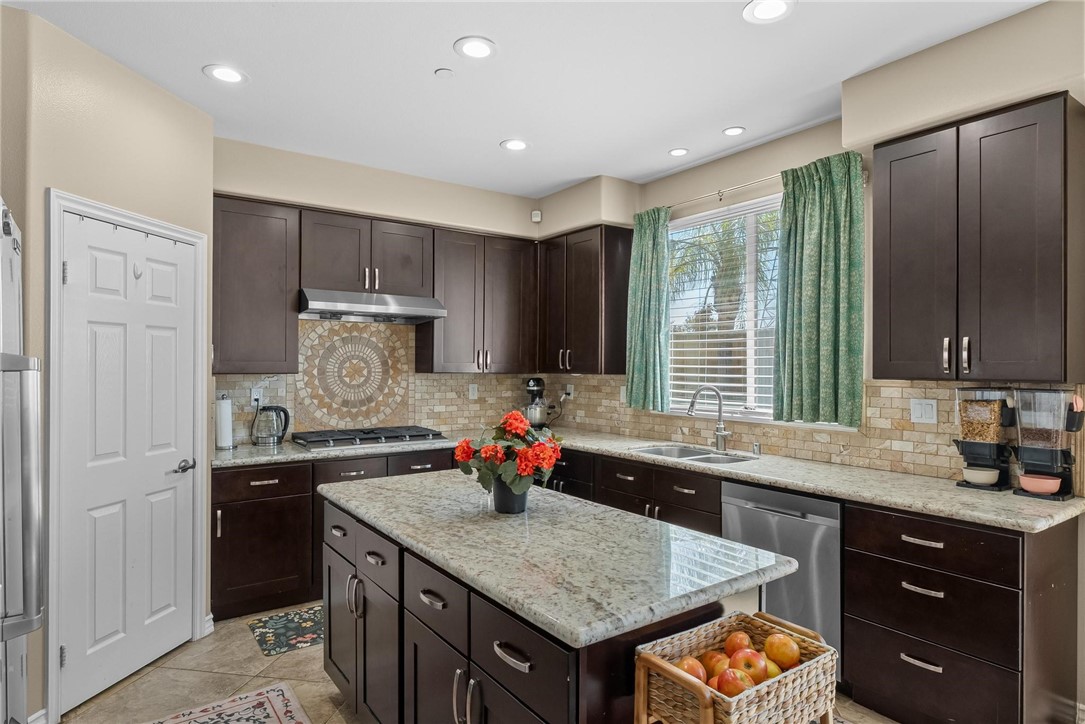 5381 Campania Way Property Photo 18