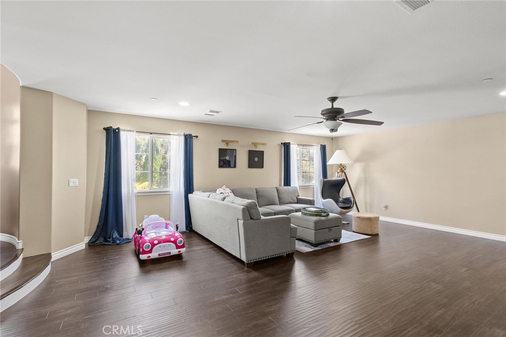 5381 Campania Way Property Photo 25