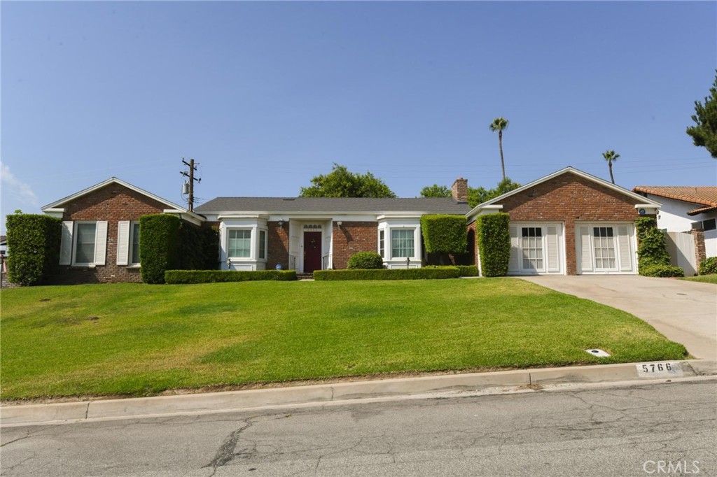 5766 N Sycamore Avenue Property Photo