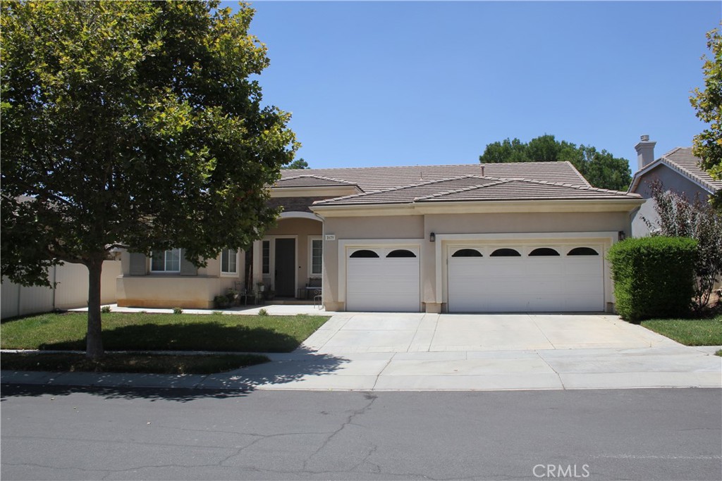 1679 Golden Way Property Photo 1