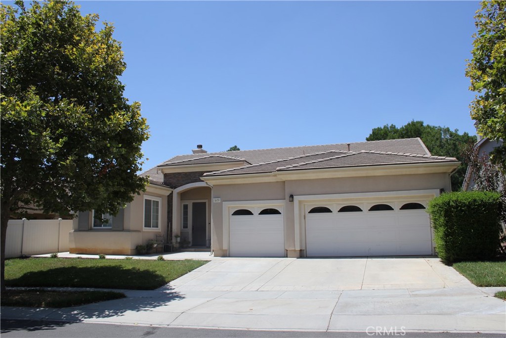 1679 Golden Way Property Photo 2