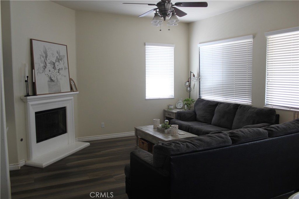 1679 Golden Way Property Photo 10