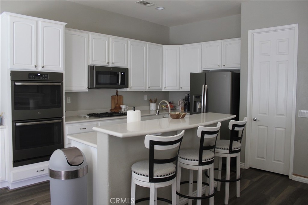 1679 Golden Way Property Photo 13