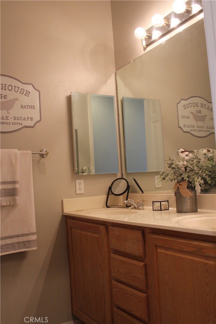 1679 Golden Way Property Photo 15